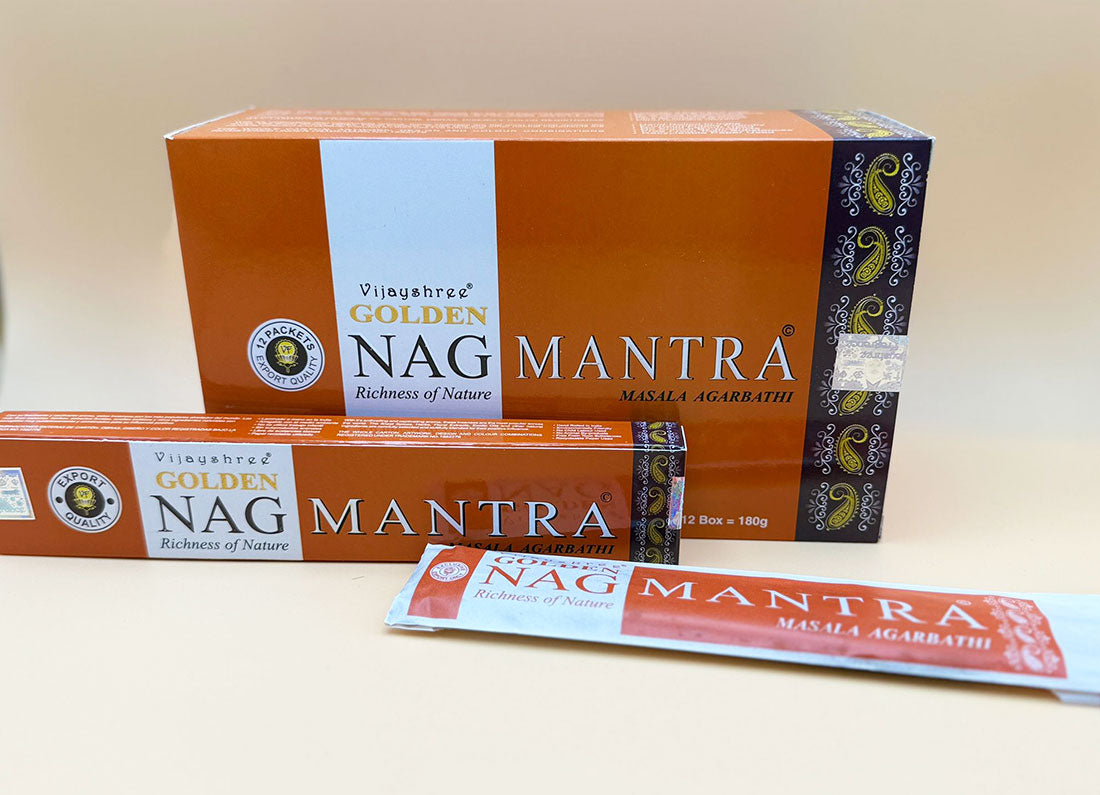 Golden Nag Räucherstäbchen "Mantra" 15g (Indien)